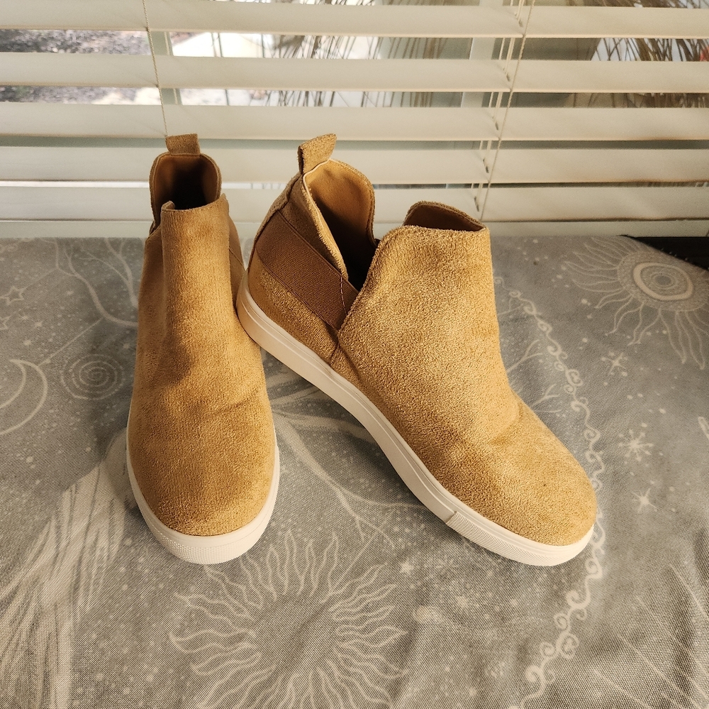 NWOT Casual Short Boots Women's Slip On Lightweight Size 9